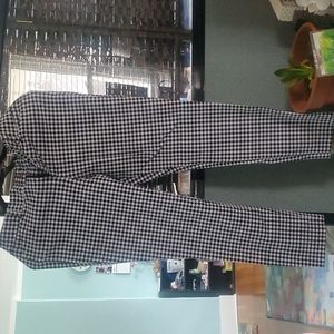 Old Navy Gingham Pixie stretch pant. Size 10
